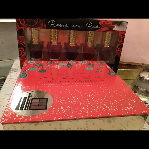 Beautiful holiday bundle makeup for the eyes and polish - Picture 2 of 2